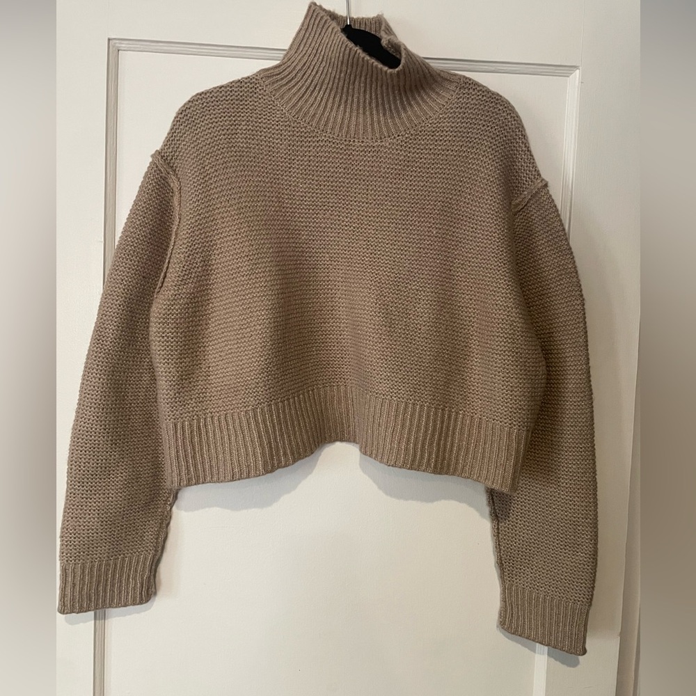 NWT Elodie Crop Sweater